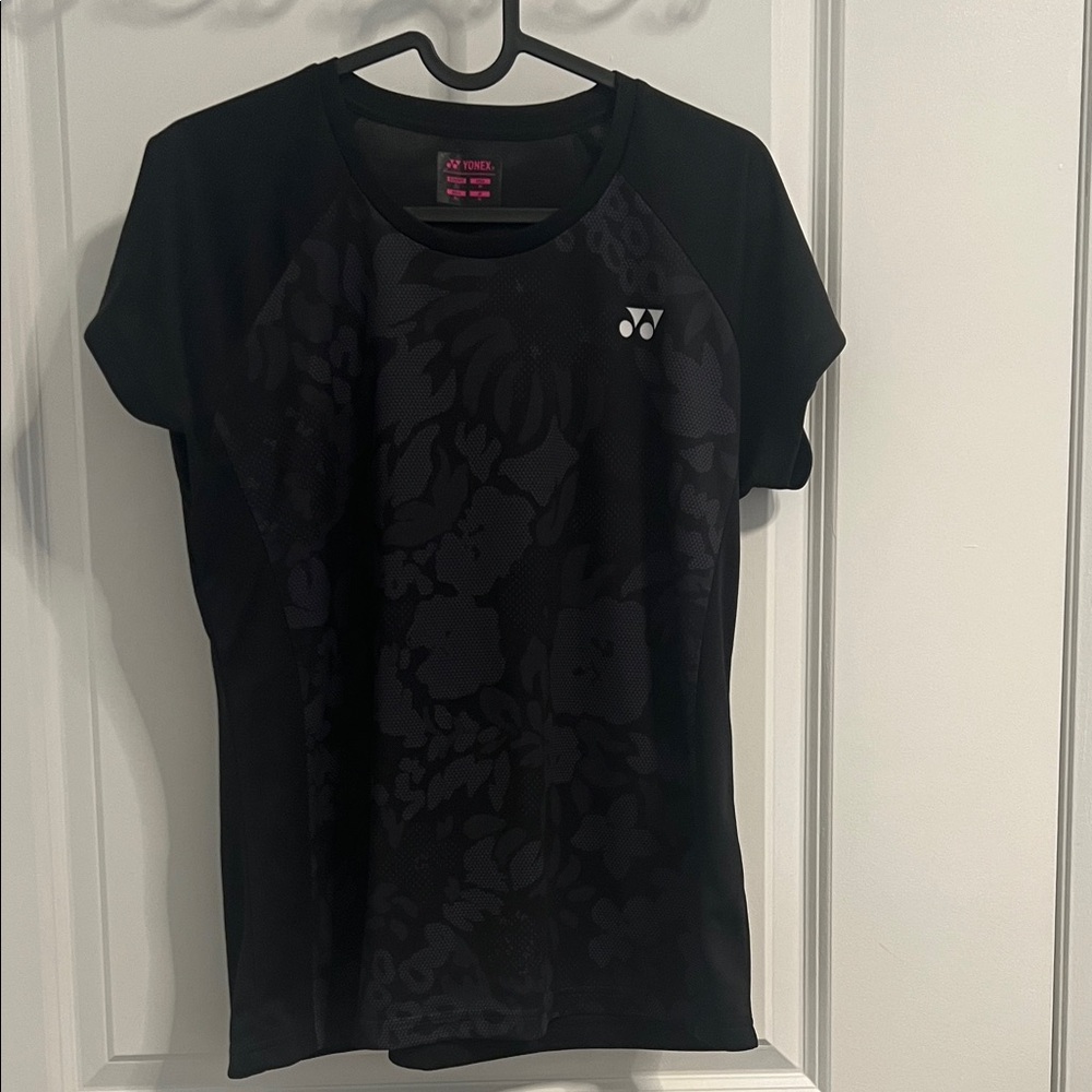 Onex Women's Black Floral Short Sleeve Tee